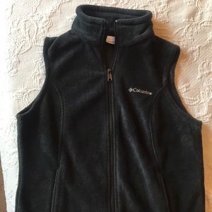 BARELY WORN Columbia black vest